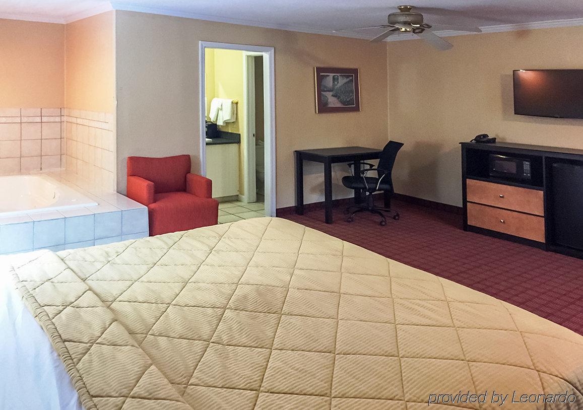 Rodeway Inn West Dodge Омаха Екстер'єр фото