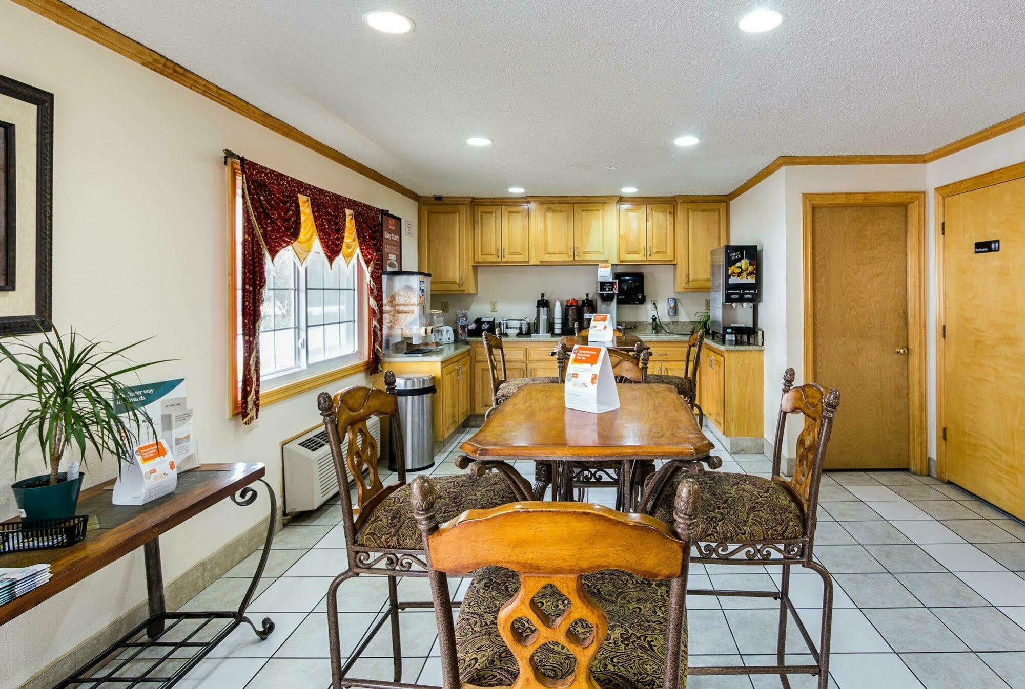 Rodeway Inn West Dodge Омаха Екстер'єр фото
