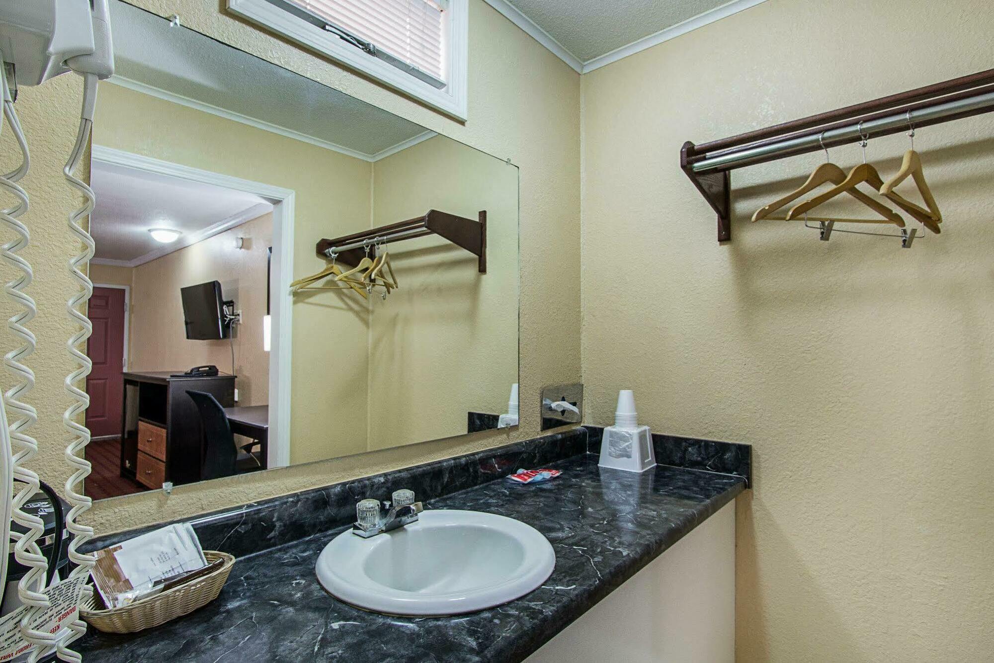 Rodeway Inn West Dodge Омаха Екстер'єр фото